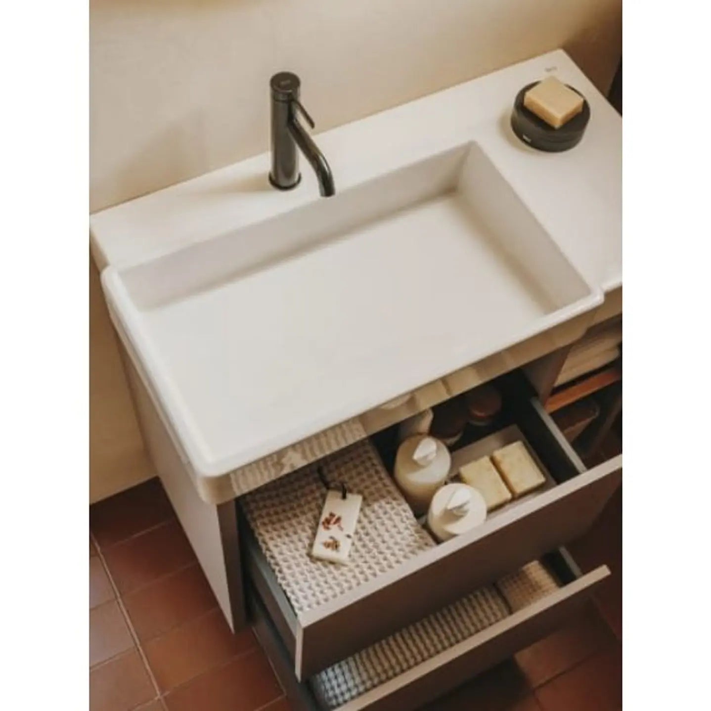 Jabonera Cromada de Encimera GAMA HOTELS ROUND | Diseño Metálico Minimalista para Baño