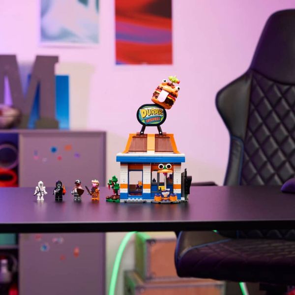 LEGO Fortnite 77076 Restaurante Durrr Burger - 546 Piezas con 4 Minifiguras +10 Años
