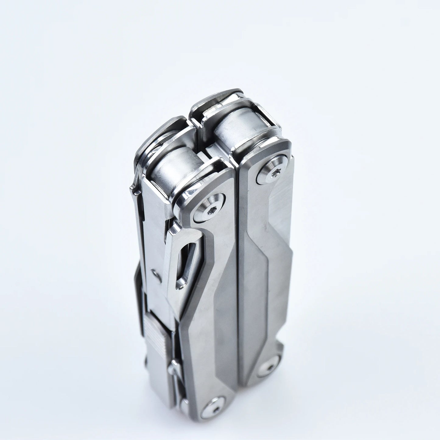 Multiherramienta Daicamping DL7 - Mango Titanio con Cuchillo, Tijeras y Alicates