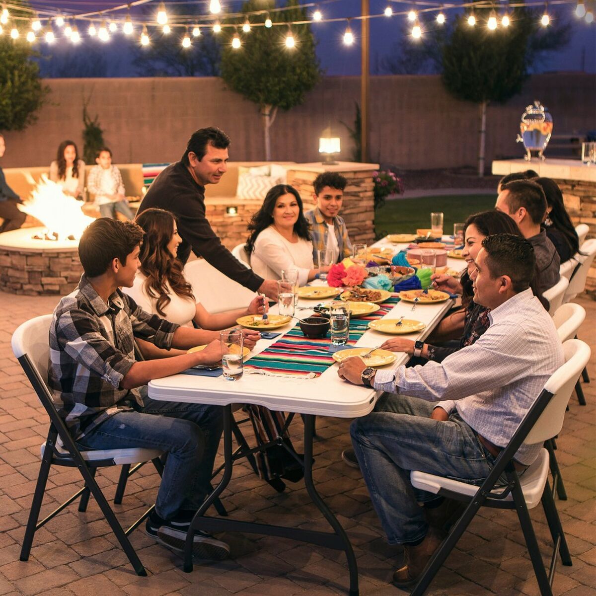 Mesa Plegable Lifetime Blanca 182x76  Polietileno Alta Densidad y Acero Antióxido