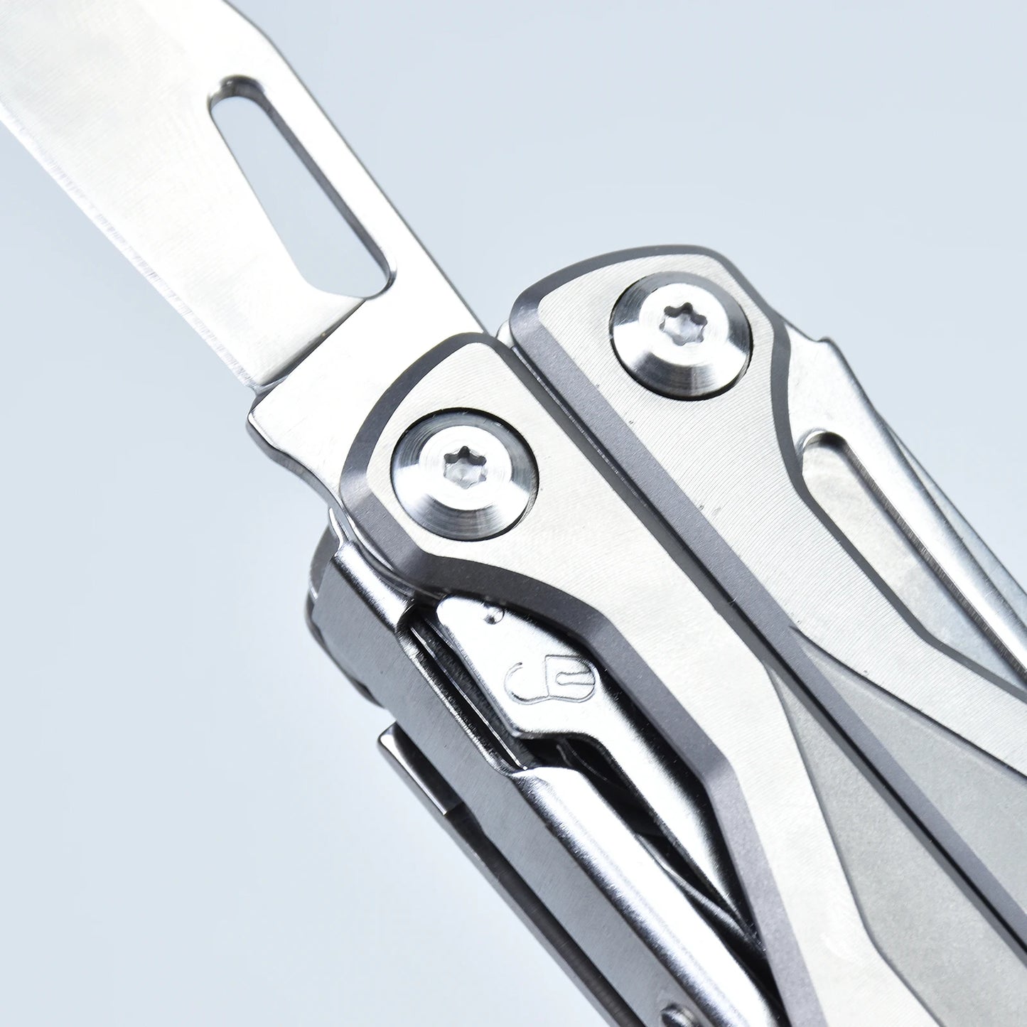 Multiherramienta Daicamping DL7 - Mango Titanio con Cuchillo, Tijeras y Alicates