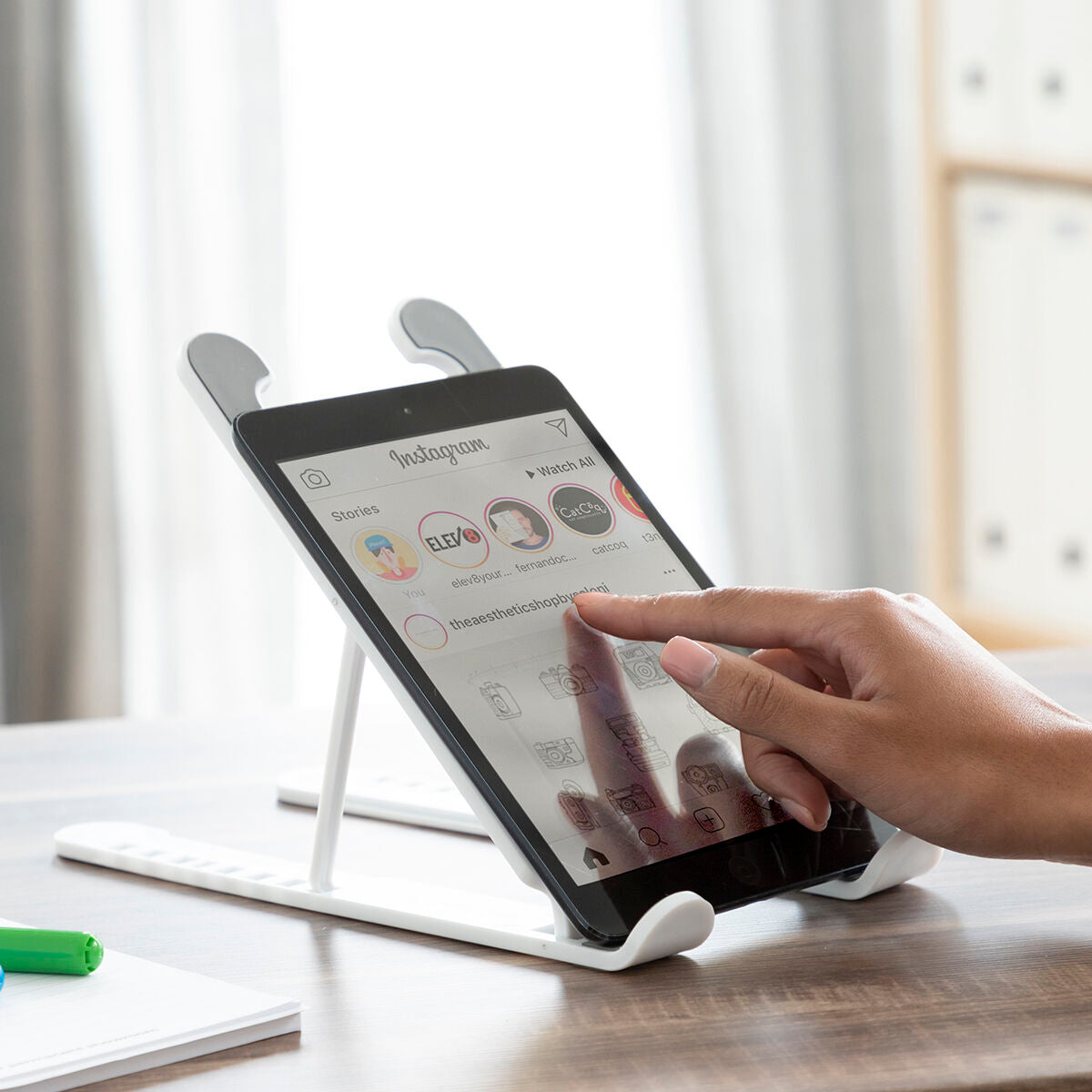 Soporte Portátil Flappot InnovaGoods  Plegable, Regulable y Ergonómico