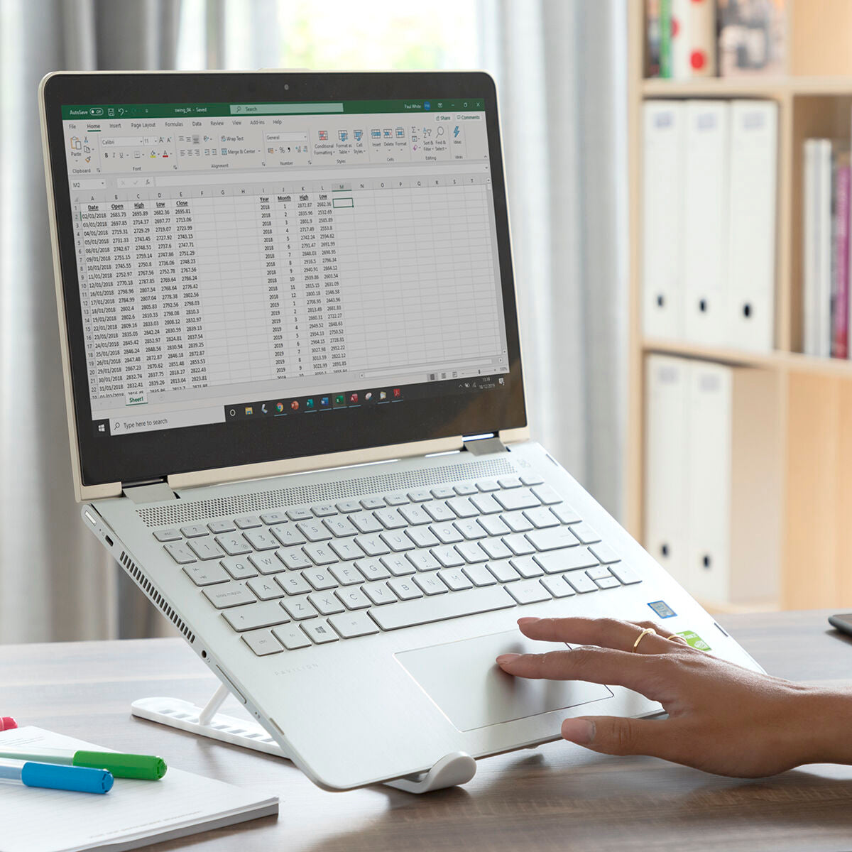 Soporte Portátil Flappot InnovaGoods  Plegable, Regulable y Ergonómico