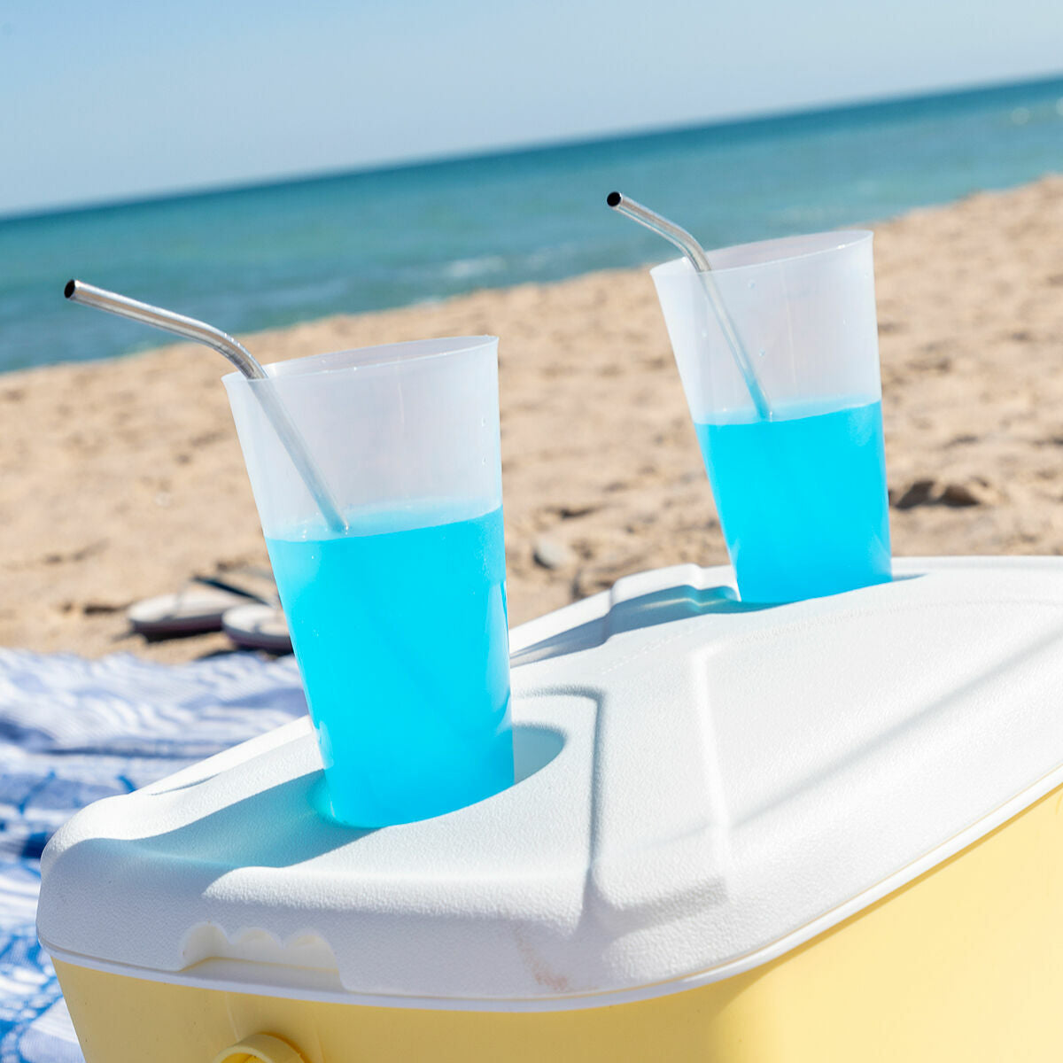 Nevera Portátil Lilty InnovaGoods 15L  Diseño Retro con Tapa Multifunción