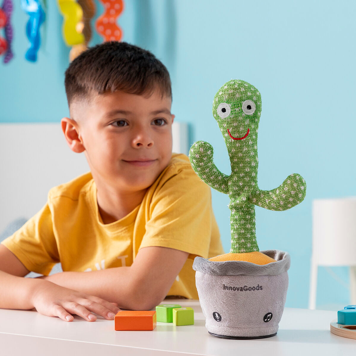 Cactus Bailarín y Parlanchín Recargable - Juguete Musical LED con Grabación de Voz InnovaGoods